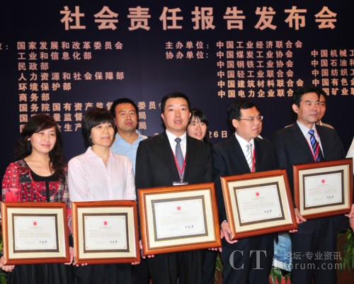 �Ϻ�ؐ���hί����(sh��)ӛ����(zh��)�и�����ꐂ����I(l��ng)ȡ�C��(sh��)